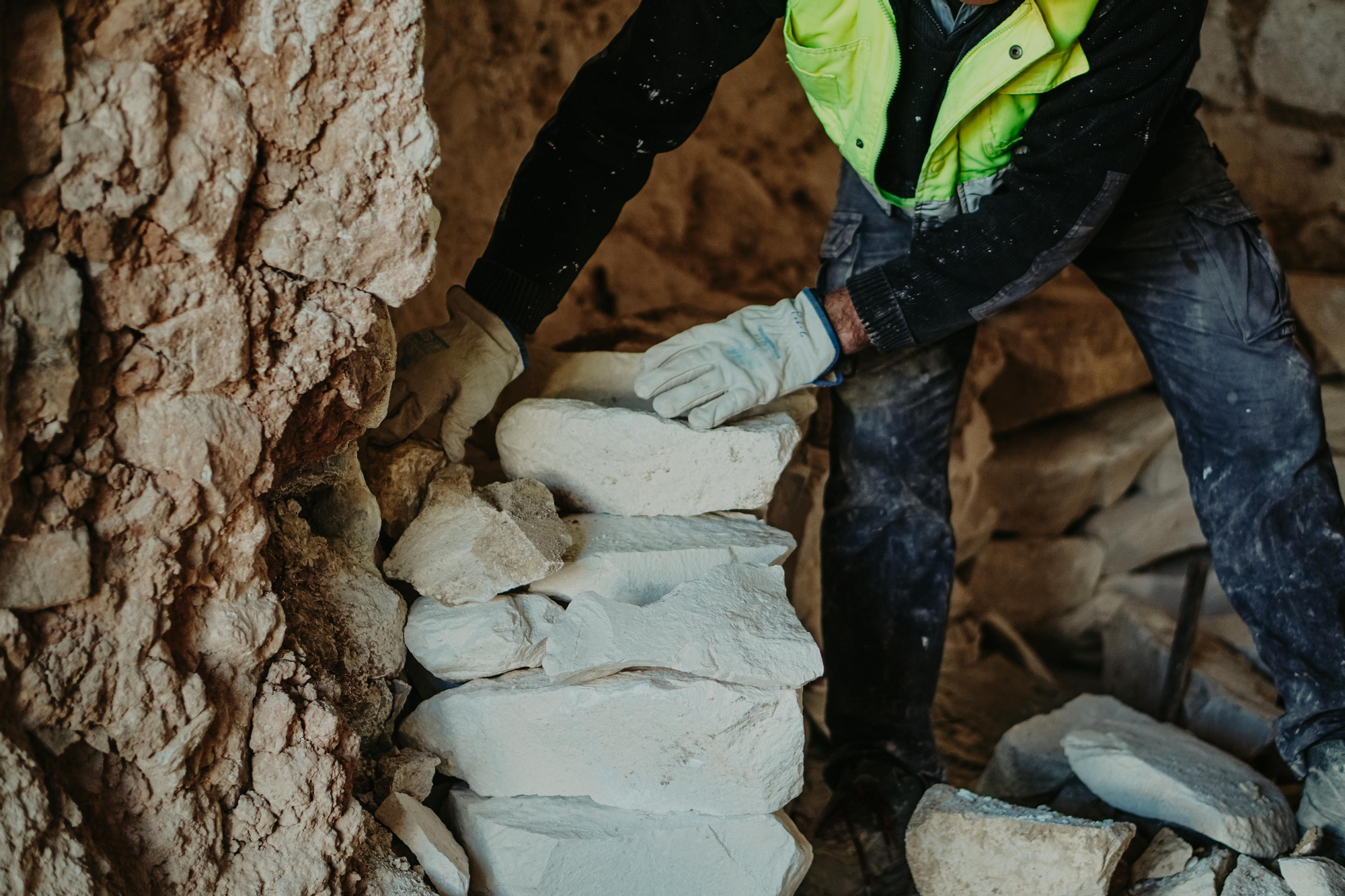 La cal artesanal es una de las actividades más importantes del tejido social y empresarial Morón de la Frontera.