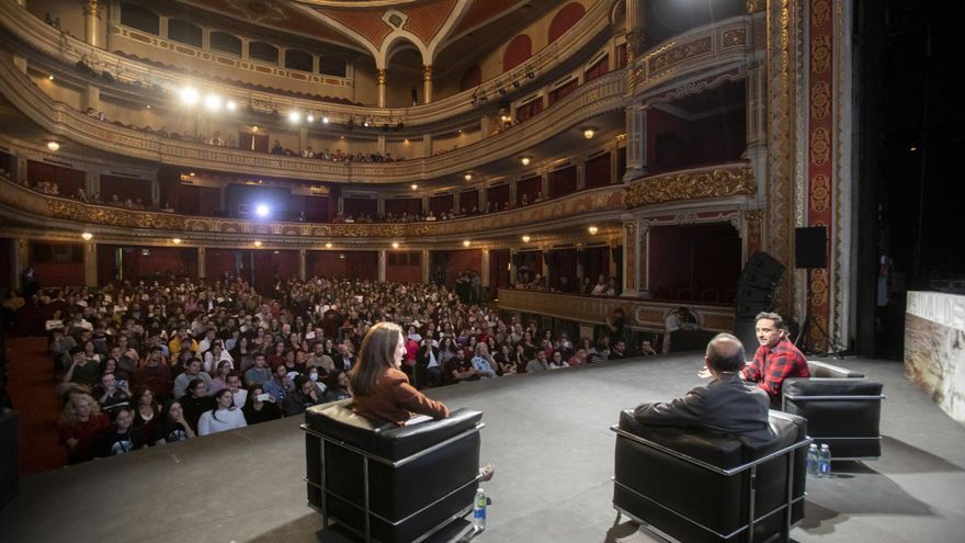 Bayona en el escenario del Teatro Lope de Vega, Sevilla