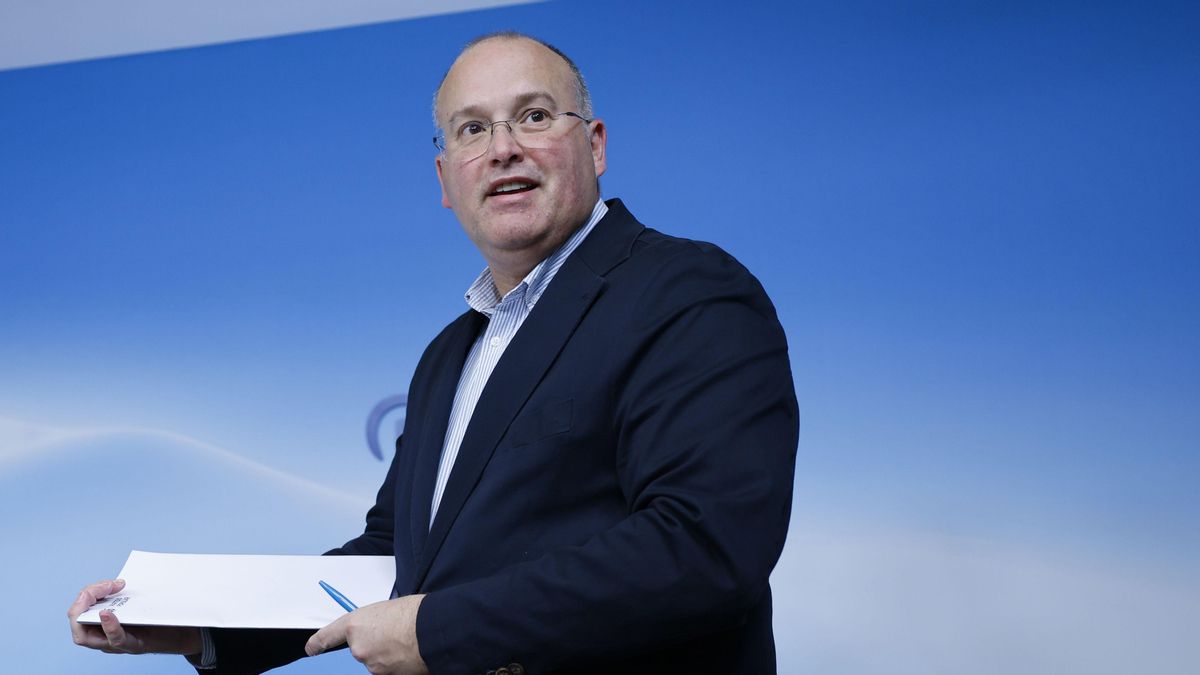 El secretario general del PP, Miguel Tellado, ofrece una rueda de prensa en Madrid, este viernes. EFE/ Mariscal