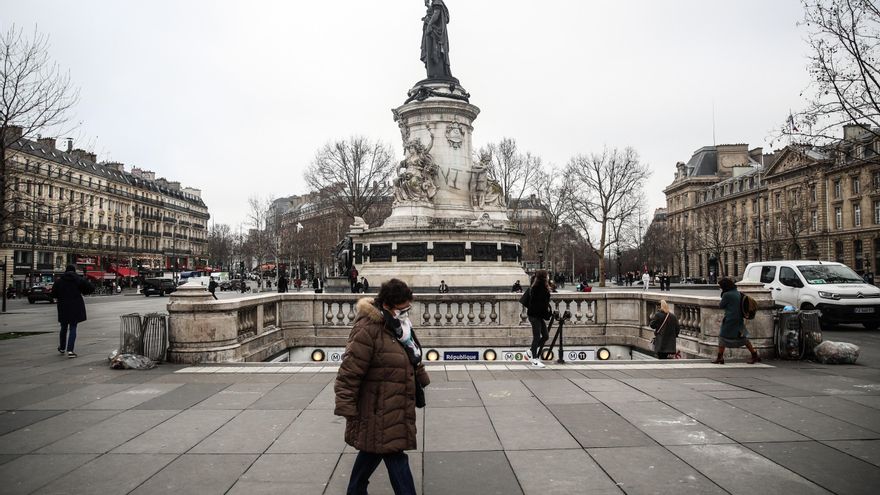París restituye la obligación de mascarilla en la calle pero solo en espacios concurridos EFE/EPA/MOHAMMED BADRA