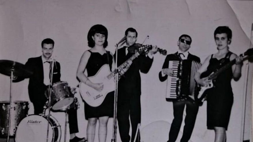Dos mujeres y tres hombres formaban el grupo Los Rebeldes, de Caboalles de Abajo.