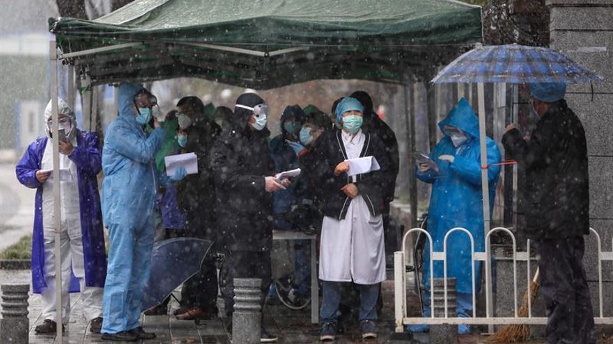 China eleva a 1.665 los fallecidos por el coronavirus