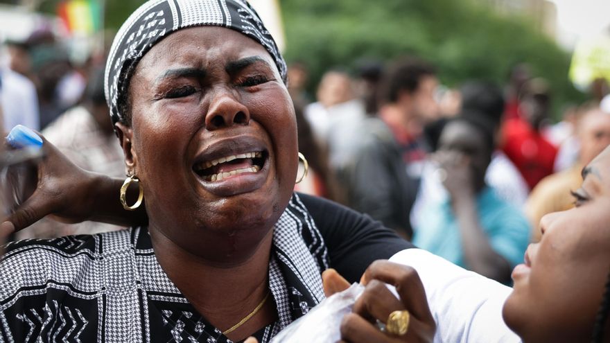 Migrantes protestan contra la violencia policial tras la muerte de senegalés en São Paulo