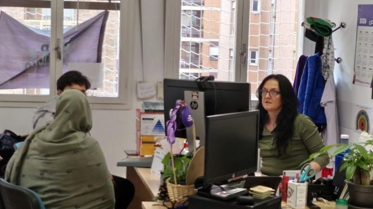CCOO reclama medios a la Administración y denuncia los abusos en los trámites de regularización