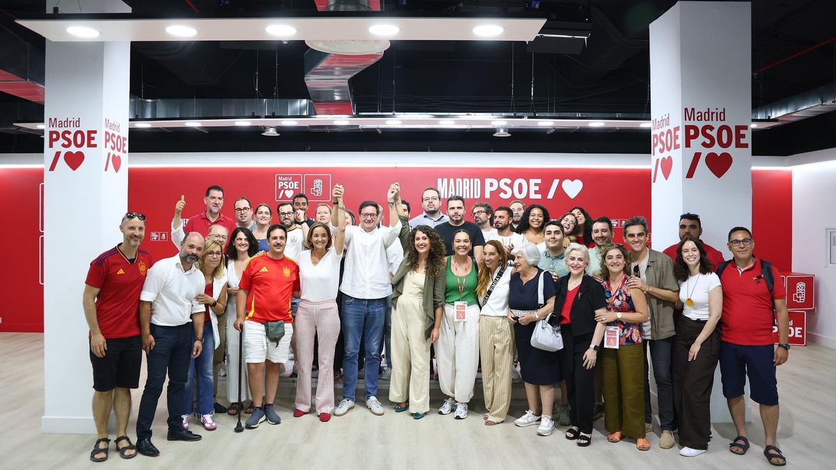 Foto de las candidatas con Óscar López, después de conocerse el resultado de las primarias