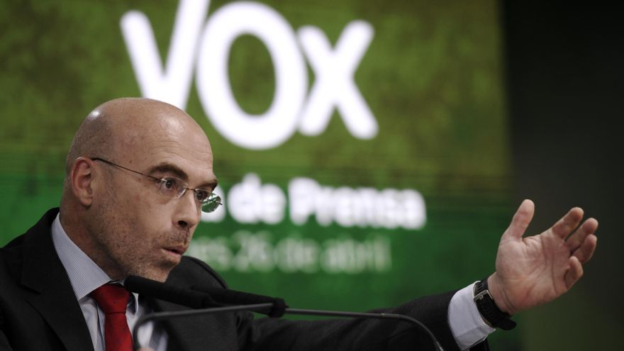 El vicepresidente primero de Acción Política y eurodiputado de Vox, Jorge Buxadé comparece en una rueda de prensa.