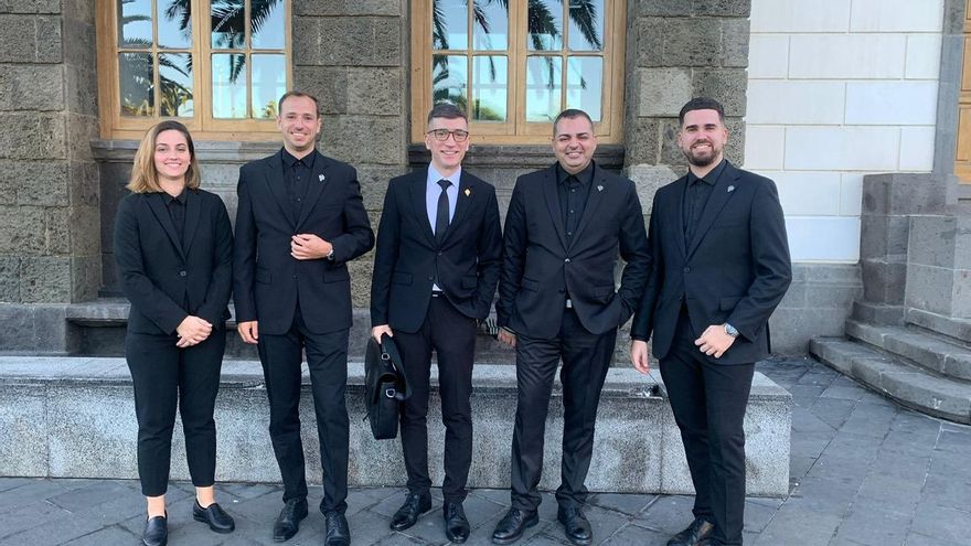 Nicola Ivicic y el equipo de sala de La Aquarela