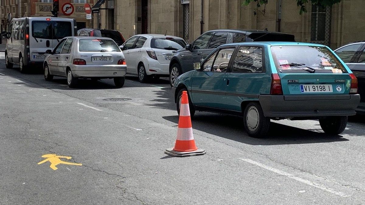 Nuevo carril para peatones habilitado en la calle de Manuel Iradier en Vitoria