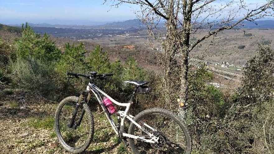 Vistas de la hoya berciana desde el Camino del Manzanal