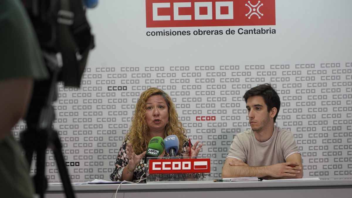 CCOO pide al consejero de Educación "un cambio de rumbo" para evitar "una situación muy difícil en septiembre".