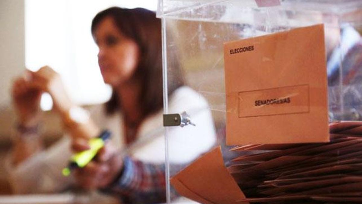 Una urna electoral para las elecciones al Senado.