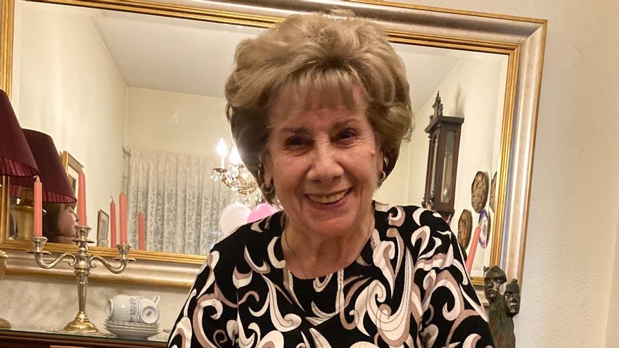 Loli en el comedor de su casa donde este año no reunirá a toda la familia
