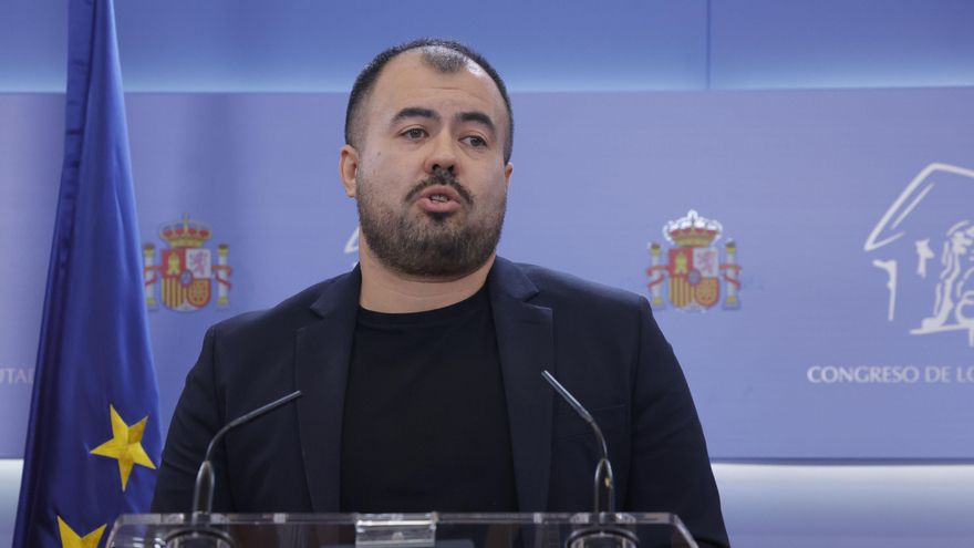 El diputado de Sumar, Nahuel González durante una rueda de prensa celebrada este martes en el Congreso en Madrid. EFE/ Zipi
