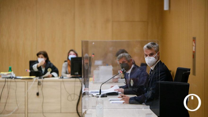Juicio al hombre de 95 acusado de asesinato tras asestar 46 puñaladas a su mujer en noviembre de 2019