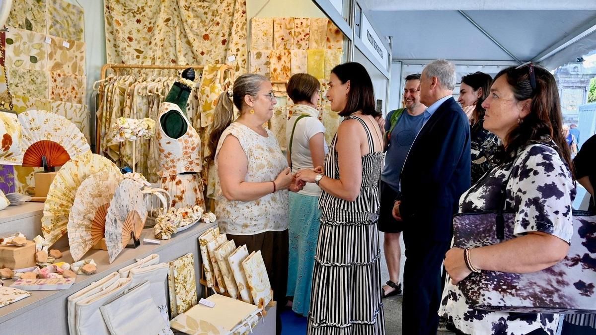 La Feria de Artesanía reúne en la Plaza Porticada de Santander 33 puestos