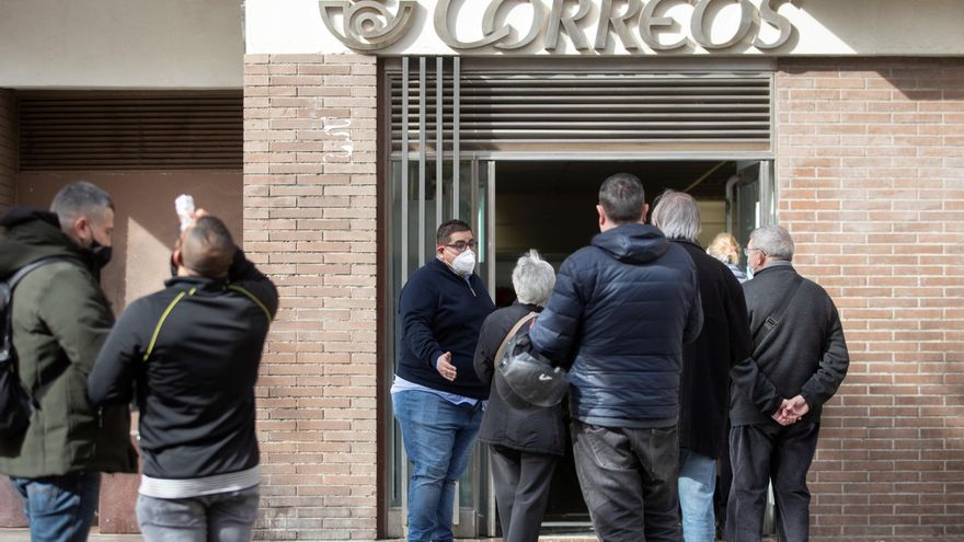 Repsol acuerda con Correos el uso de las sucursales para contratar luz y gas