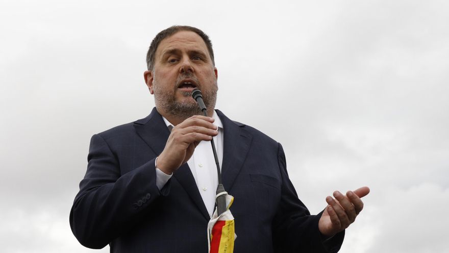 Archivo - El exvicepresidente de la Generalitat y líder de ERC, Oriol Junqueras, tras salir de la prisión de LLedoners.