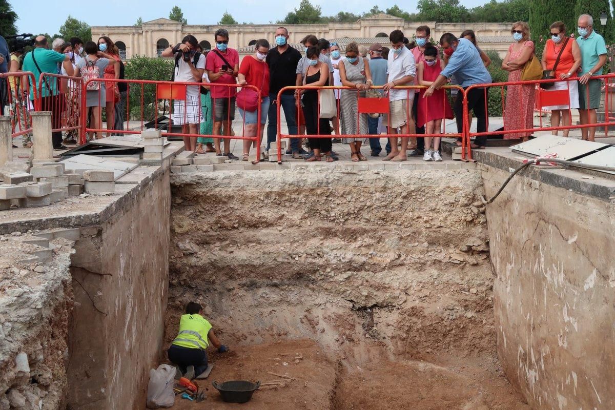 El proceso de exhumación de fosas en el cementerio Son Coletes se inició en 2020.
