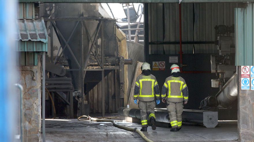 Dos fallecidos en el incendio de una fábrica de aceite en Pinos Puente (Granada)