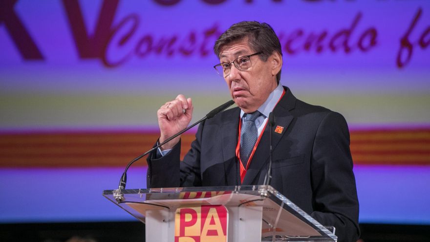 Aliaga anuncia que seguirá en el PAR y que se presentará a las primarias de 2023