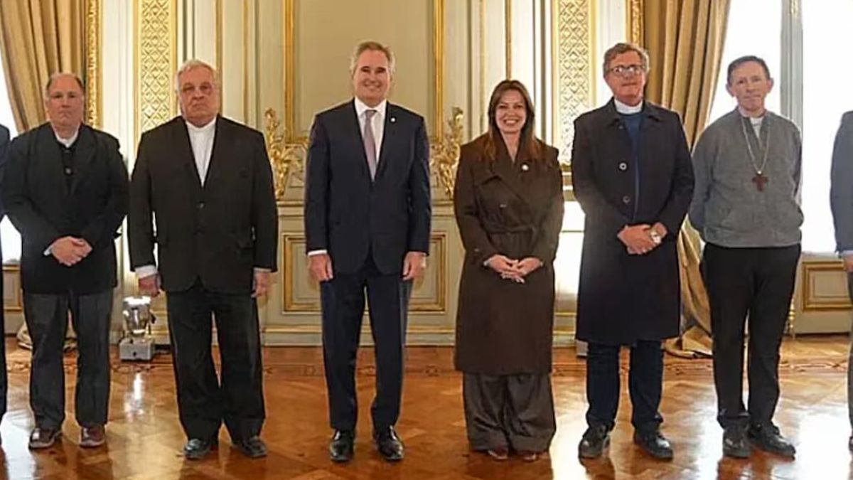 El canciller Pablo Quirno, la ministra de Capital Humano, Sandra Pettovello y el secretario de Culto, Agustín Caulo, se reunieron con el arzobispo de Buenos Aires, monseñor Jorge García Cuerva.