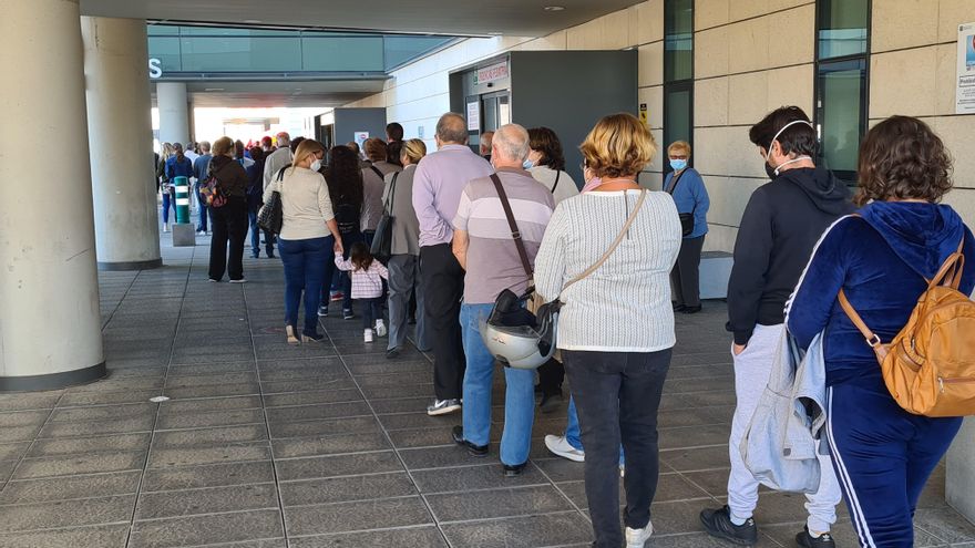 Los pacientes de Covid-19 ocupan ya el 50% de las camas UCIS de Granada