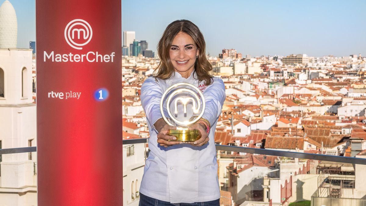 Mariló Montero, con el trofeo tras ganar 'MasterChef Celebrity 10'