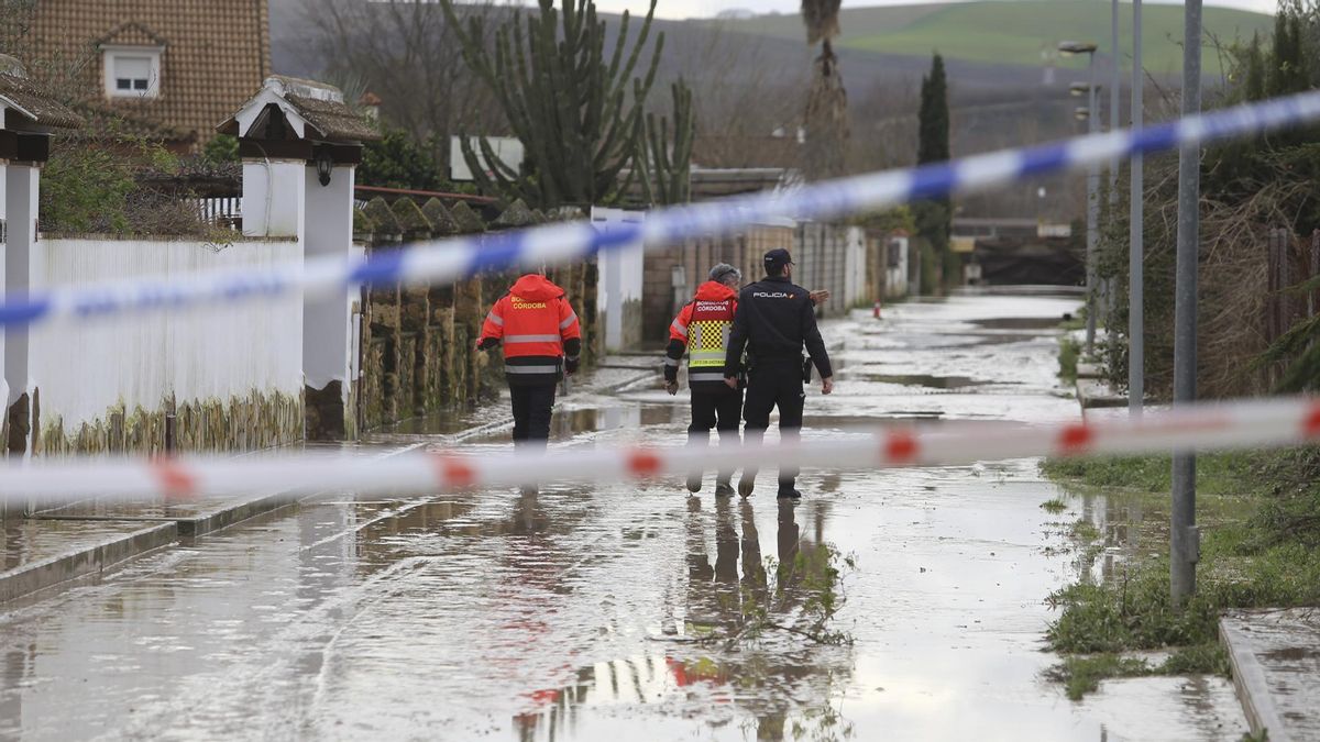 Policía y bomberos en Altea
