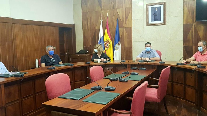 Reunión de representantes del Cabildo de La Palma, Ayuntamiento de la capital y empresarios.