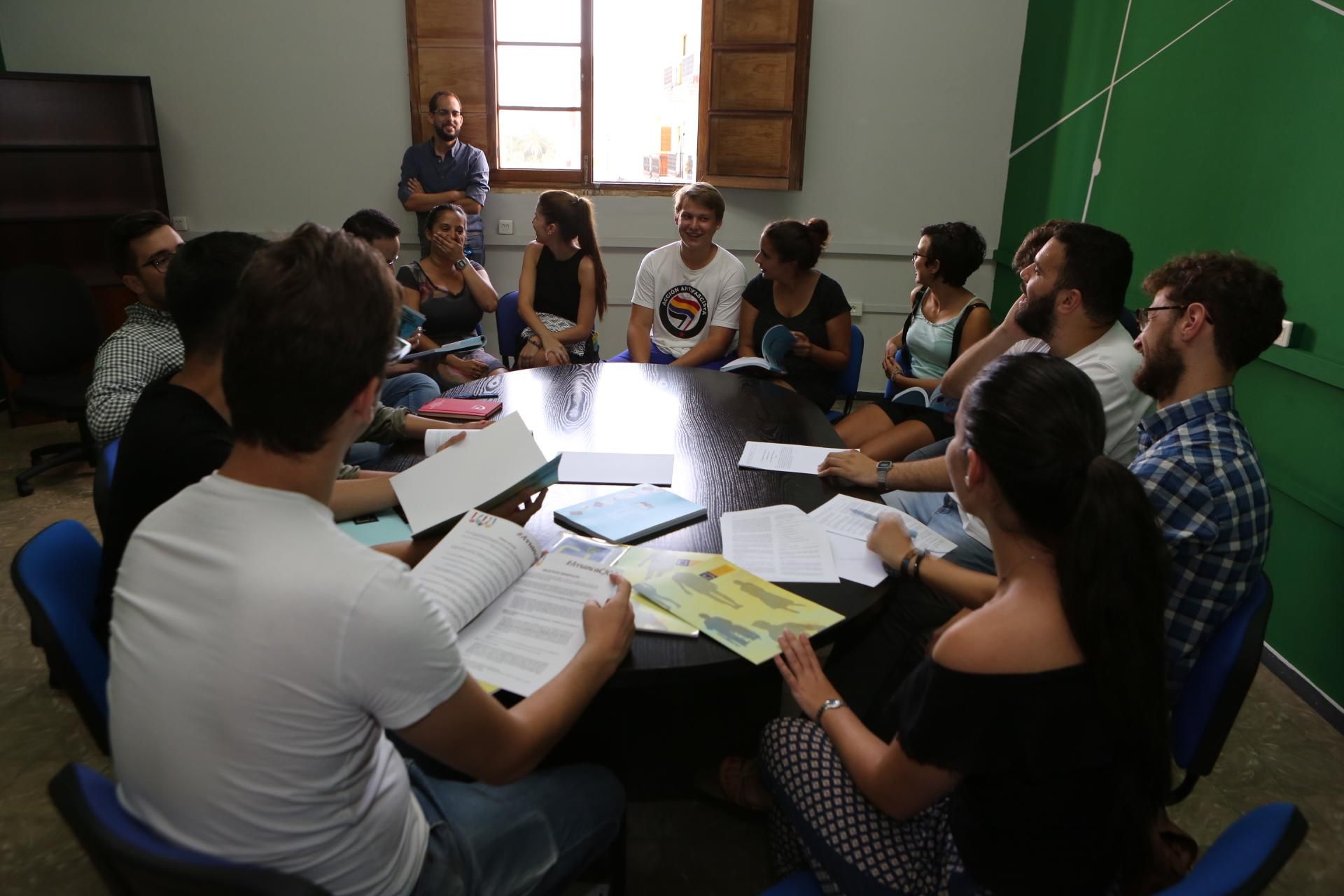 Primera reunión del Consejo de la Juventud en su sede