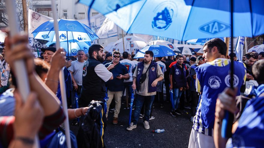Los gremios de Argentina alzan su voz contra Milei y resaltan la figura de Francisco