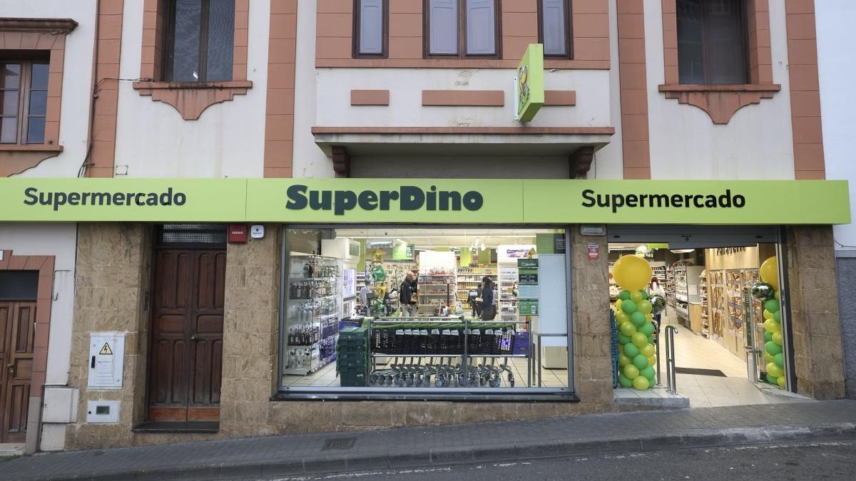 Fachada de SuperDino Teror.