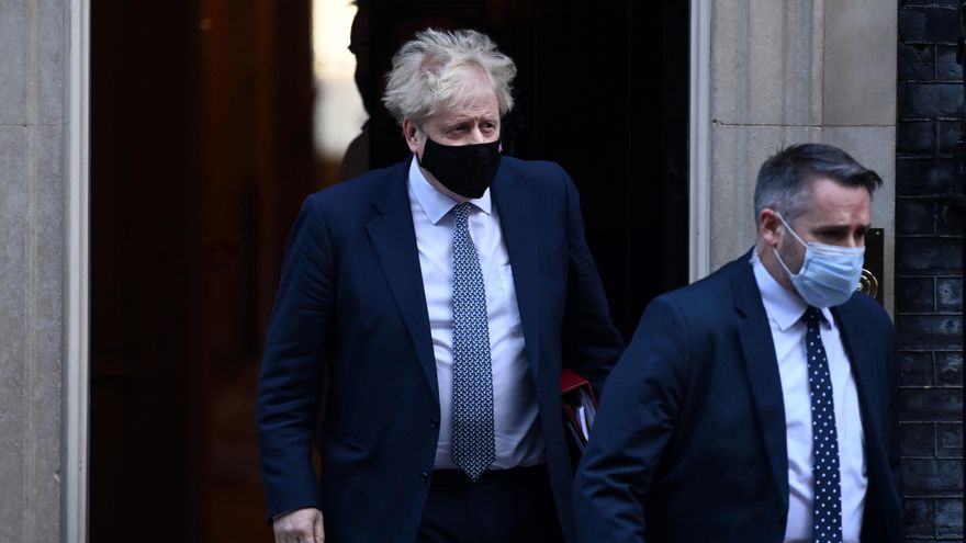 Johnson pide perdón ante los llamamientos de la oposición para que dimita EFE/EPA/ANDY RAIN