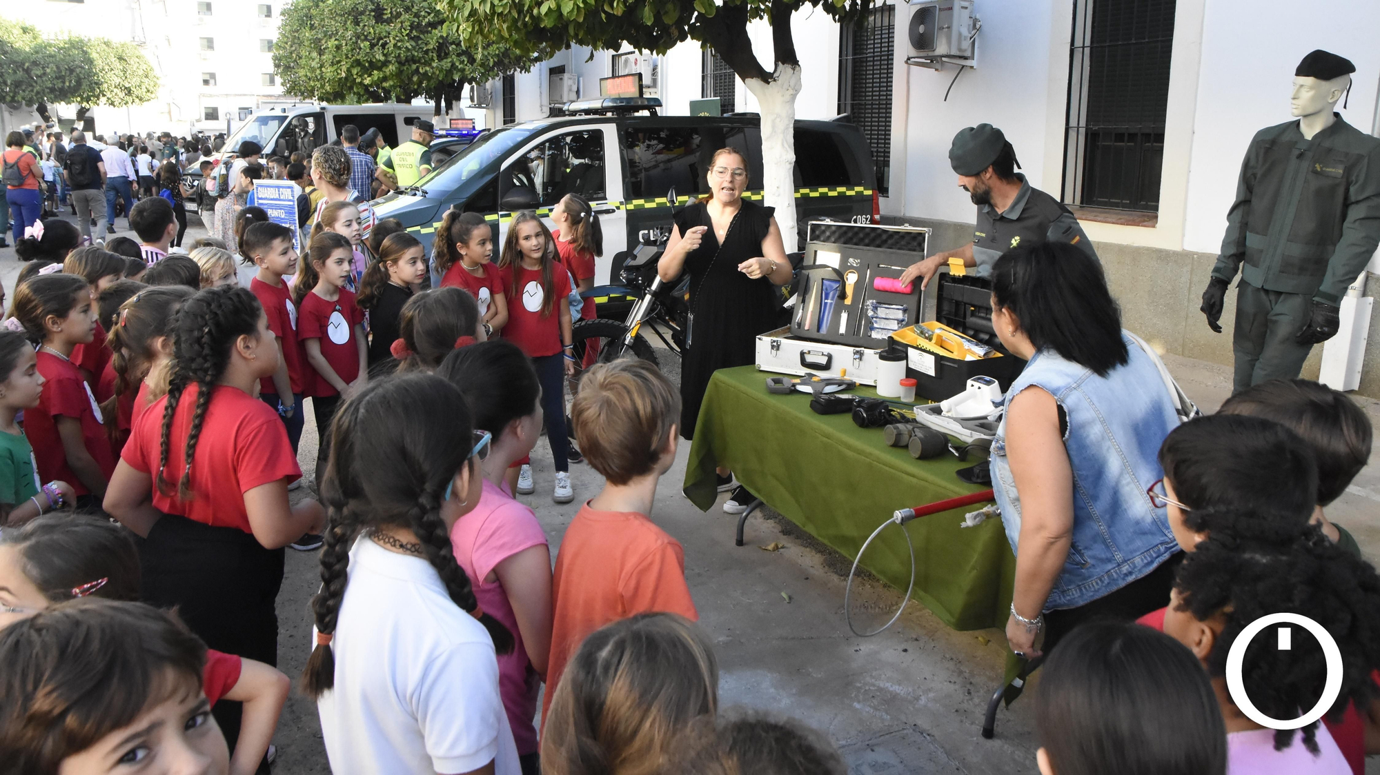 Presentación de los medios de la Guardia Civil a más de 700 alumnos.