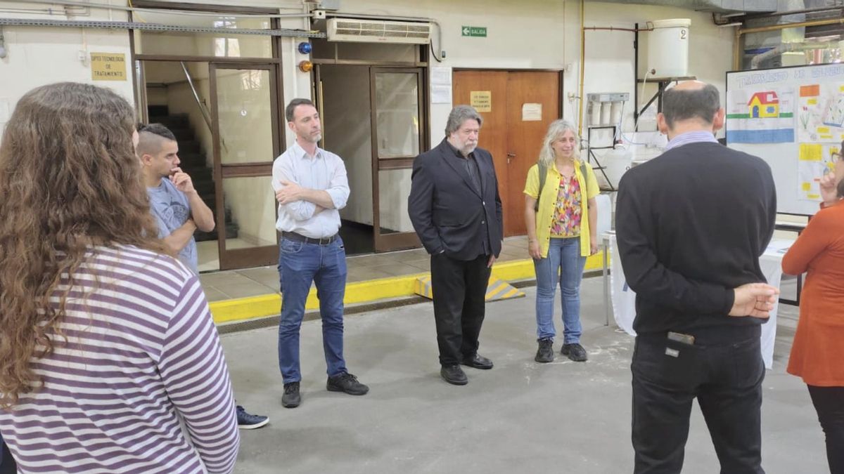 Lozano en una visita de campaña al Instituto Nacional del Agua.