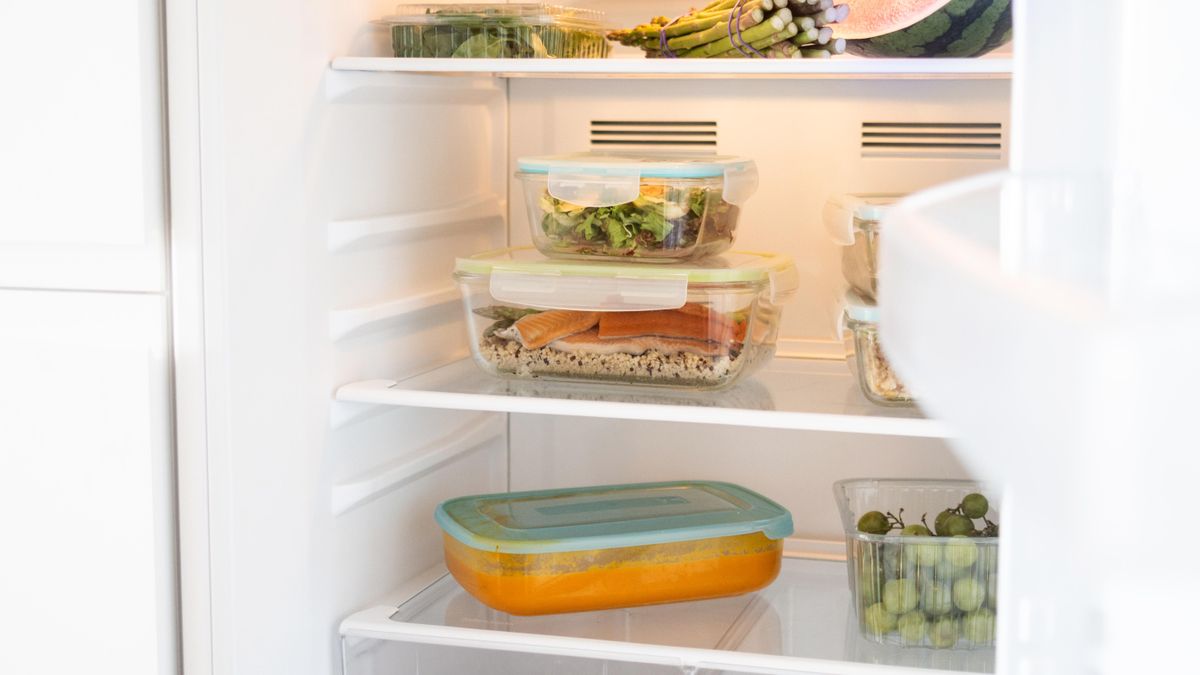 Por qué no deberías meter comida caliente directamente en la nevera sin esperar un poco de tiempo