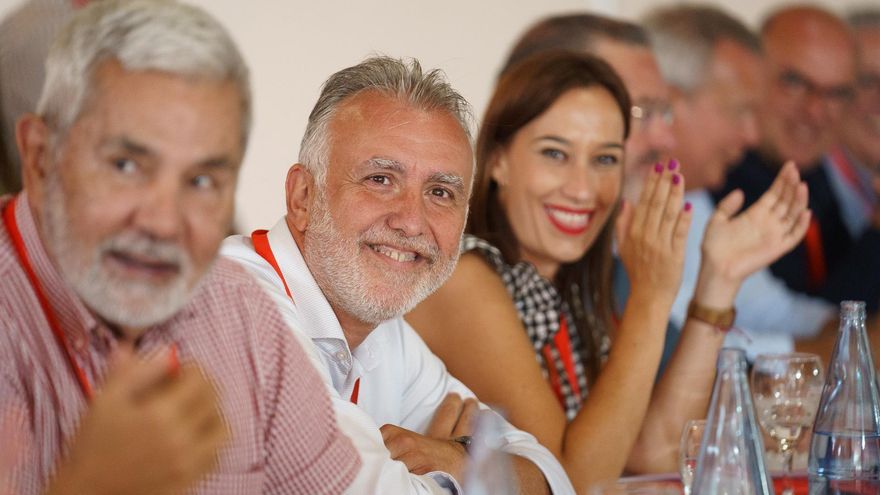 El presidente de Canarias, Ángel Víctor Torres, durante su intervención en el congreso regional del PSOE celebrado este sábado en el Puerto de la Cruz (Tenerife) EFE/Ramón de la Rocha