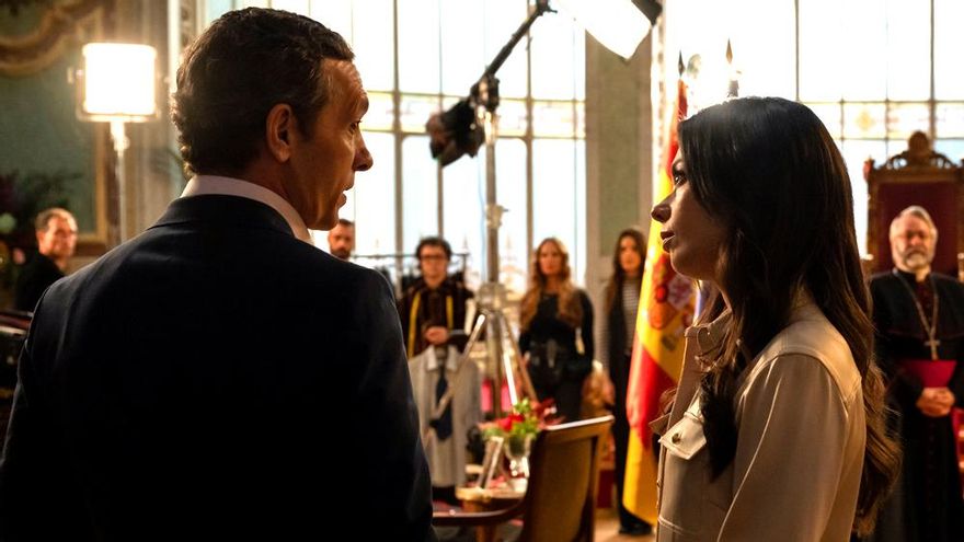 Amazon completa el reparto de 'Su Majestad', su serie con Anna Castillo, y pone cara al rey huido por escándalos