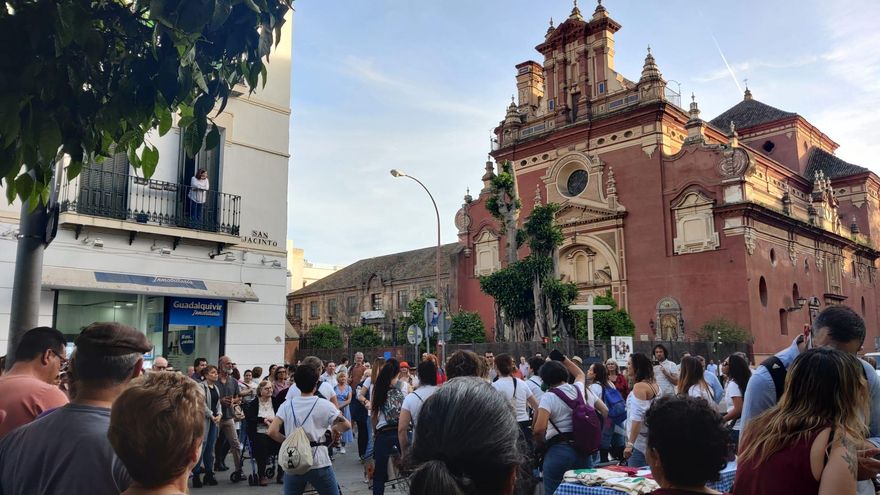 La batucada de mujeres Oshun ha animado el acto, haciendo bailar al público 