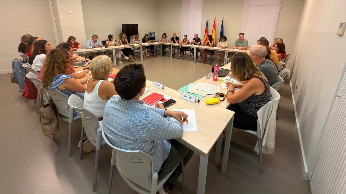 Generalitat Valenciana y sindicatos acuerdan implantar la jornada laboral de 35 horas semanales en la administración