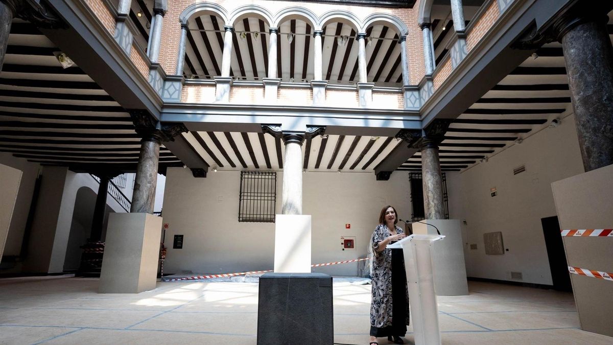 La consejera de Cultura del Ayuntamiento de Zaragoza, Sara Fernández, en la rueda de prensa de este martes desde el Museo Gargallo