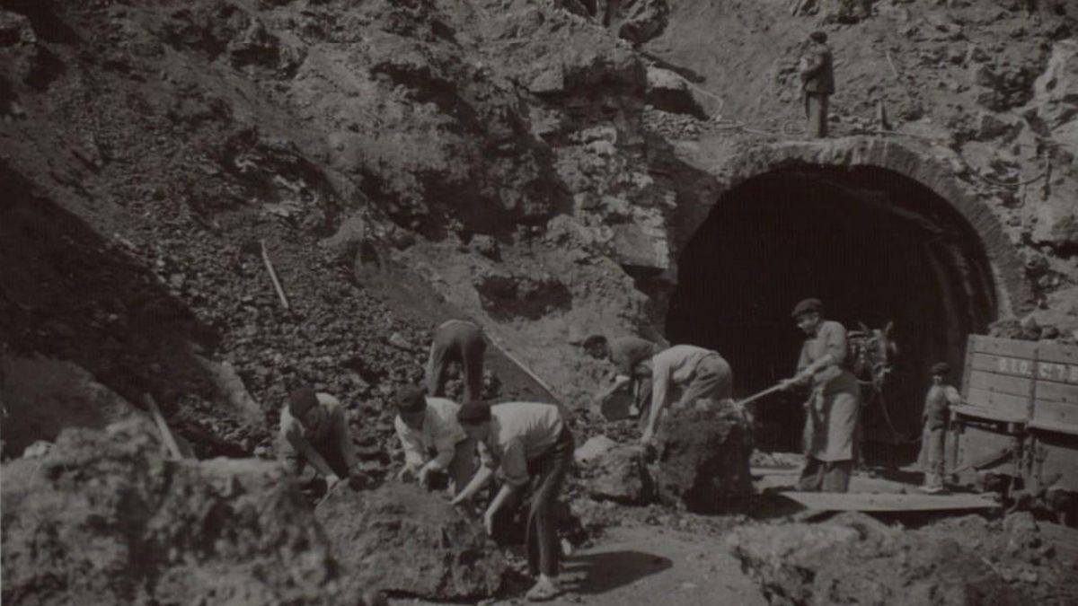 Foto de recurso de prisioneros republicanos realizando tareas mineras en Gallarta (Bilbao)