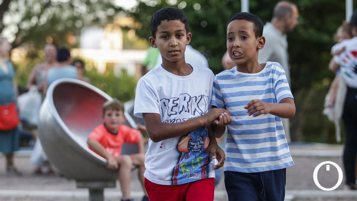 Niños saharauis del programa 'Vacaciones en paz' visitan la Ciudad de los Niños.