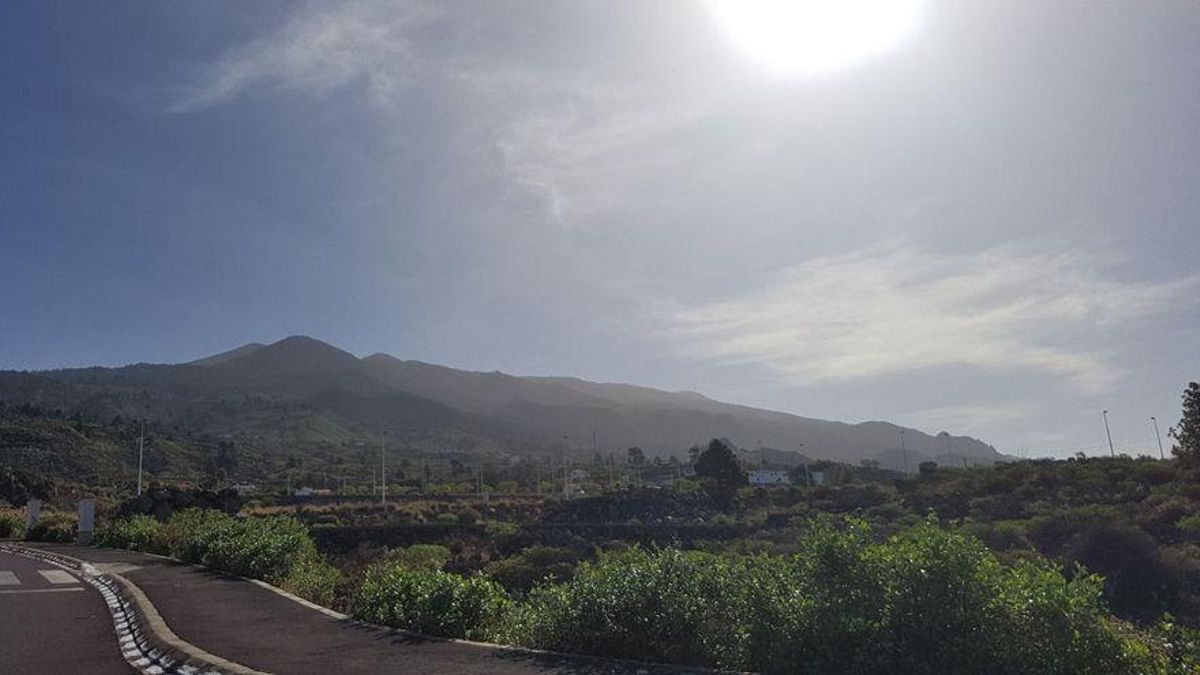 Imagen de archivo de una jornada de ligera calima en Canarias.