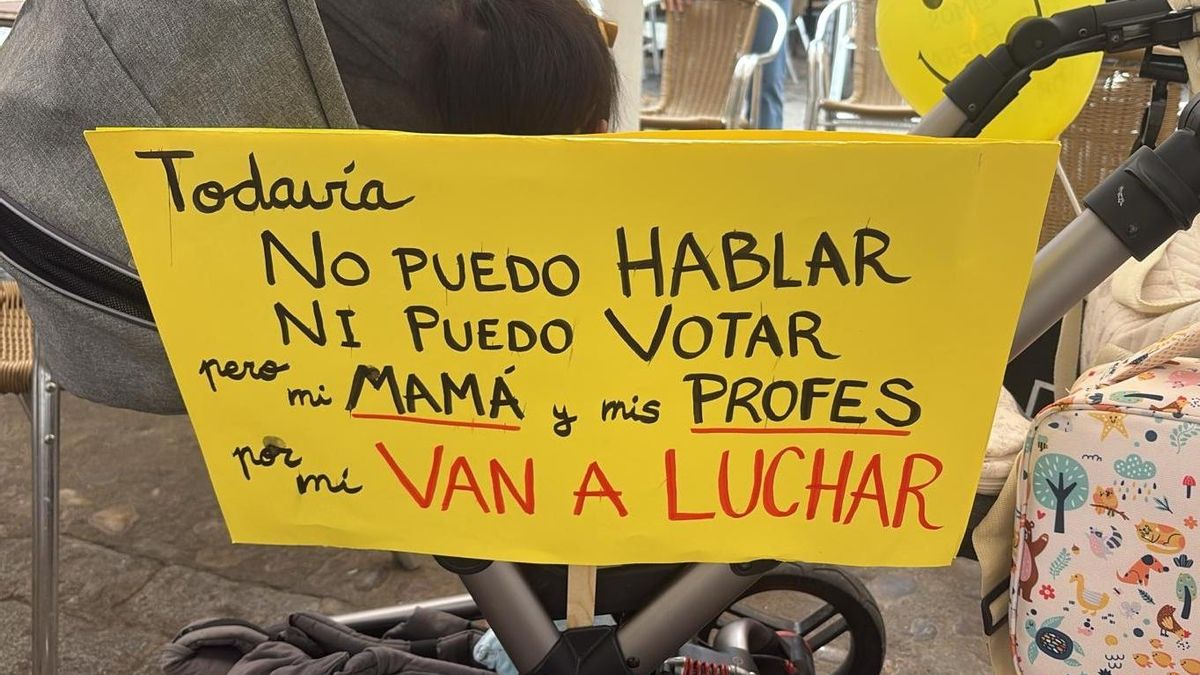 Una de las pancartas portadas durante la huelga de las docentes de escuelas infantiles en Toledo.