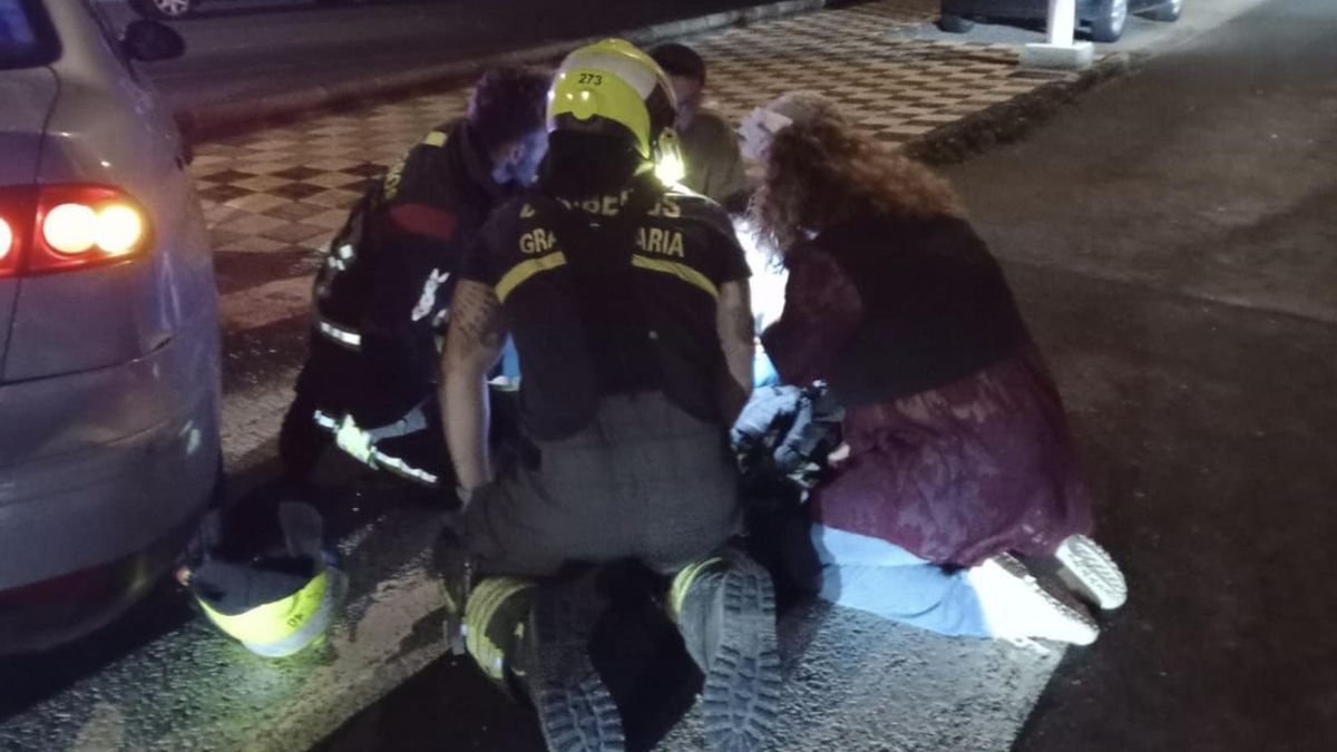 Bomberos de Gran Canaria salvan la vida a un bebé que se estaba asfixiando