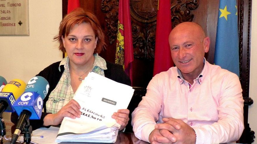 IU niega que haya un pacto con el PP para tumbar el gobierno del PSOE en Lorca: "El alcalde terminará el mandato porque así lo queremos"