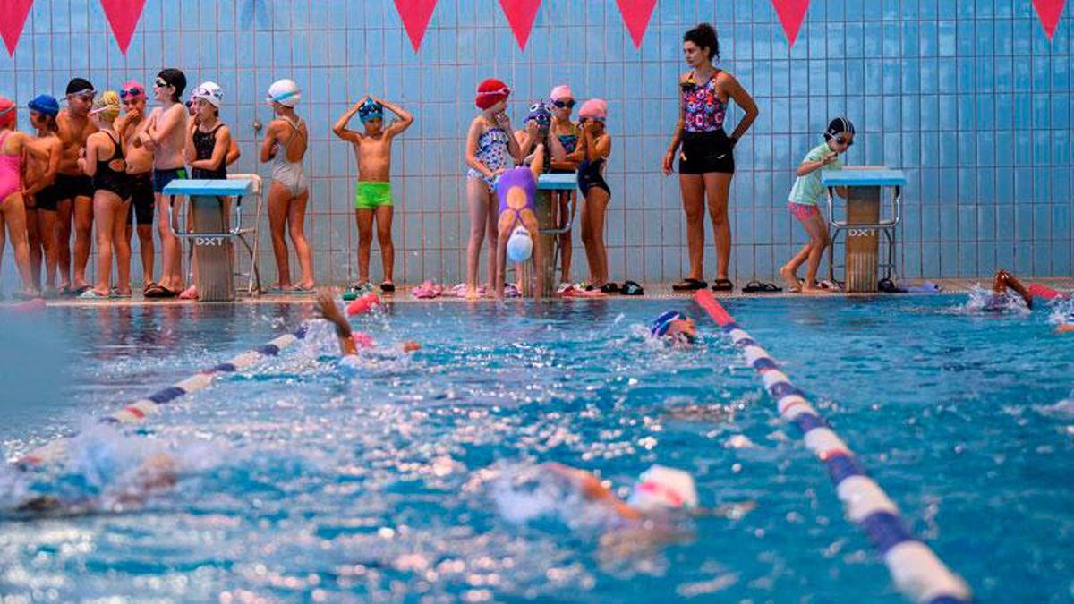 El Complejo Deportivo Santa Cruz-Ofra clausura la temporada de invierno de su escuela de natación