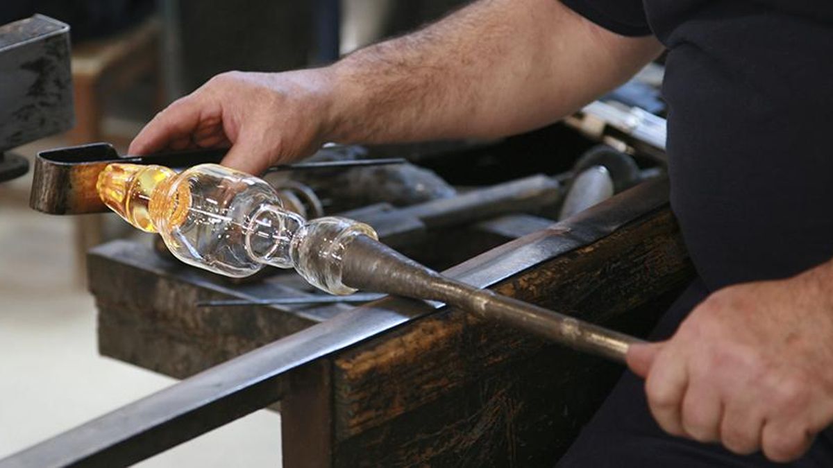 La técnica del vidrio soplado en La Granja de San Ildefonso (Segovia).