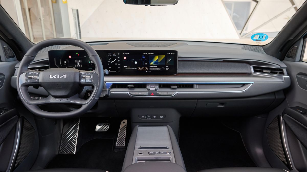 Puesto de conducción del eléctrico coreano.